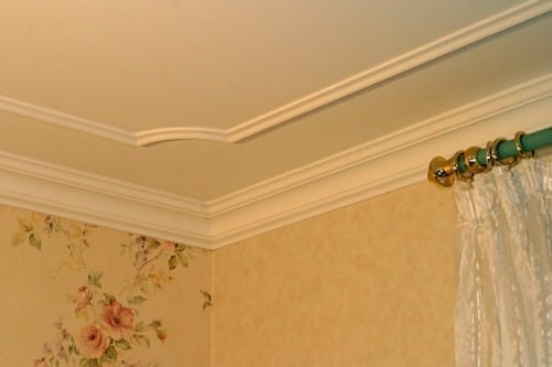 110ML - Polystyrene Crown Molding 6" wide