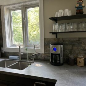 kitchen backsplash with stone veneer