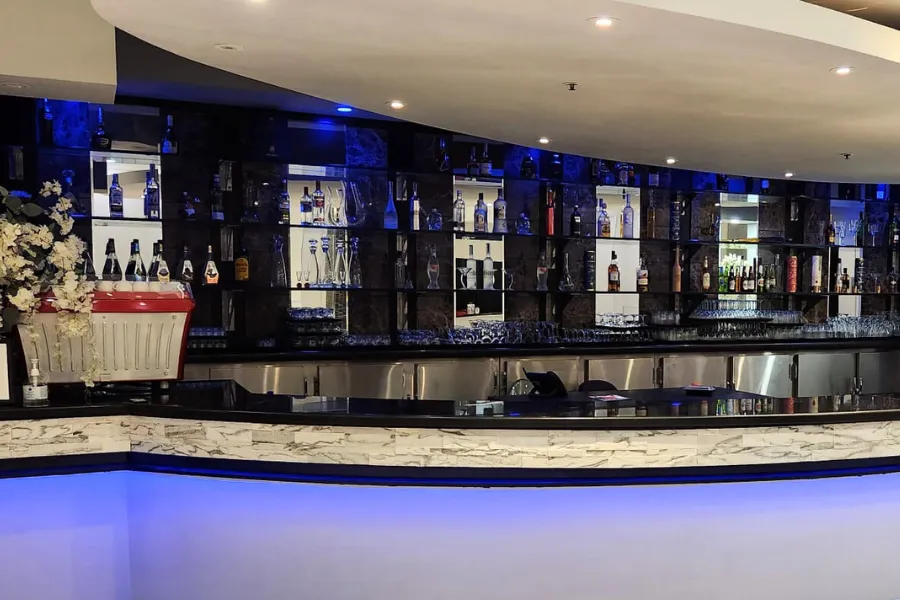 restaurant ambiance using stone veneer